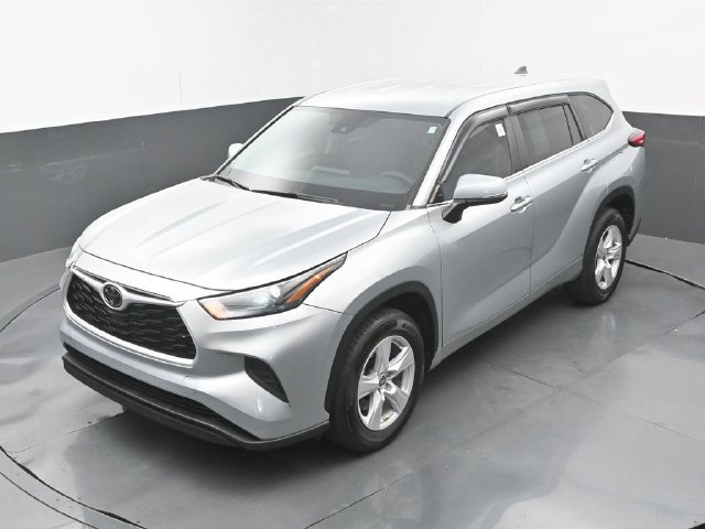 Used 2023 Toyota Highlander L FWD image 30
