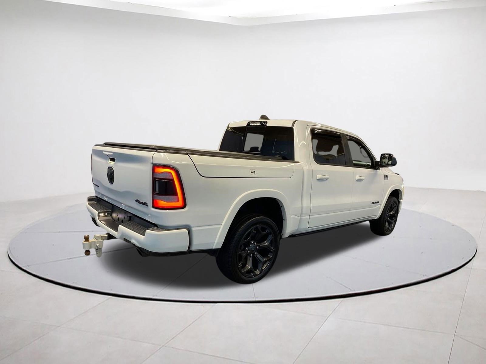 Used 2022 RAM 1500 Limited AWD/4WD image 9