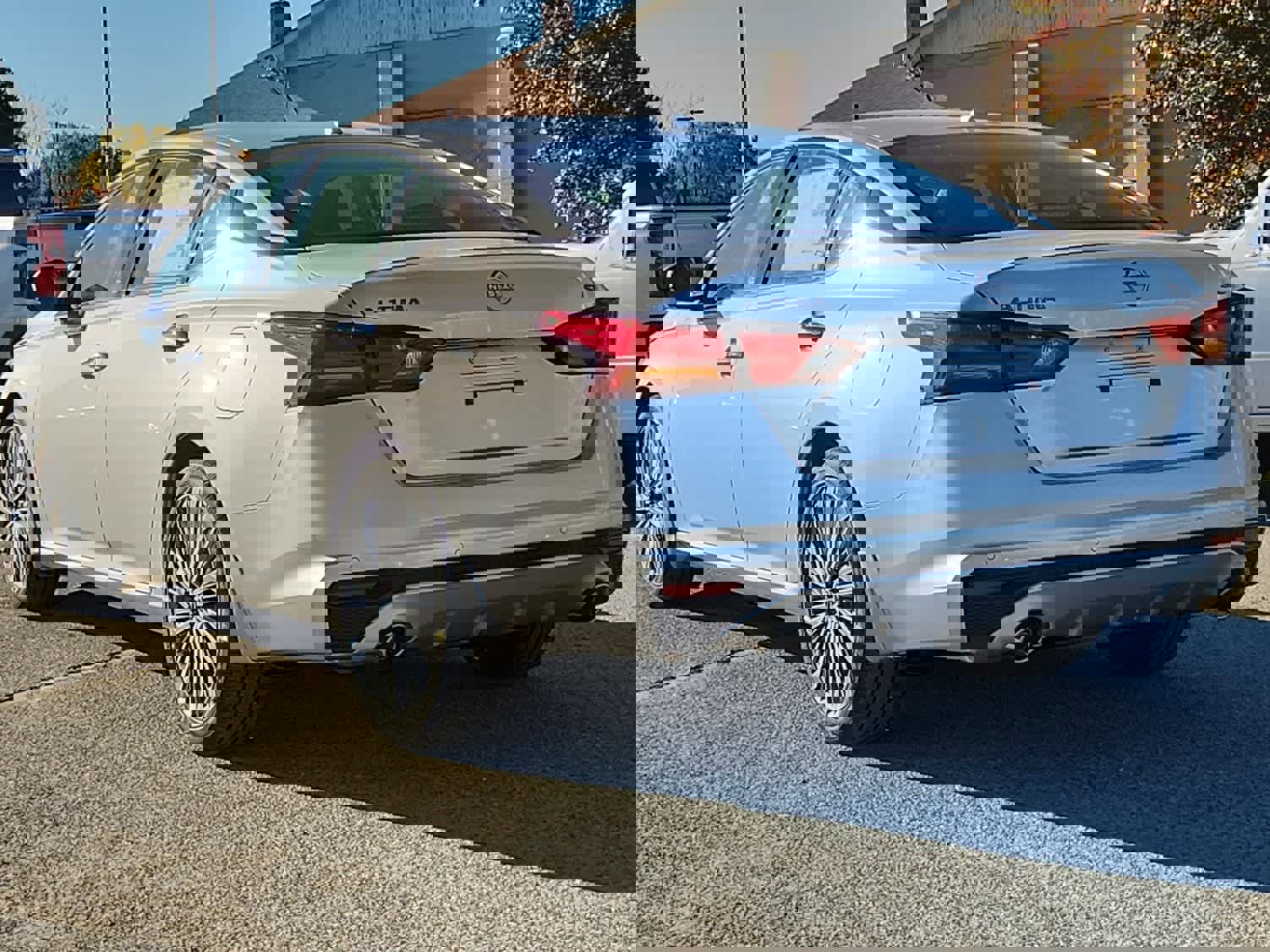 New 2025 Nissan Altima 2.5 SL FWD image 4