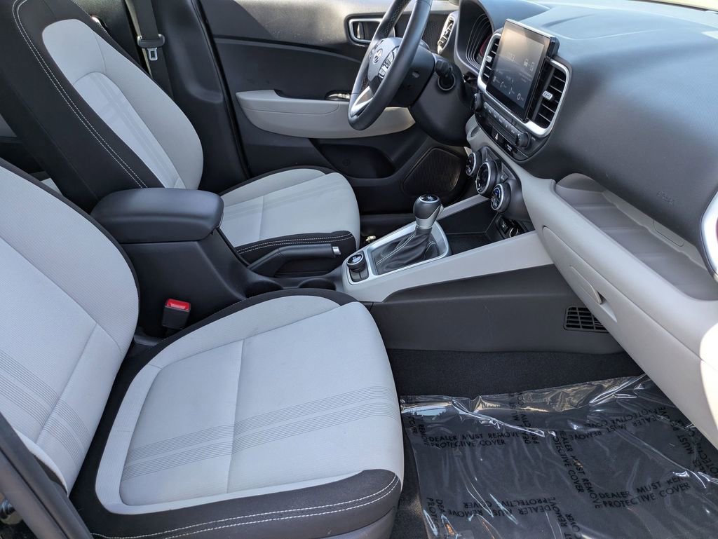 Used 2025 Hyundai Venue SEL FWD image 30