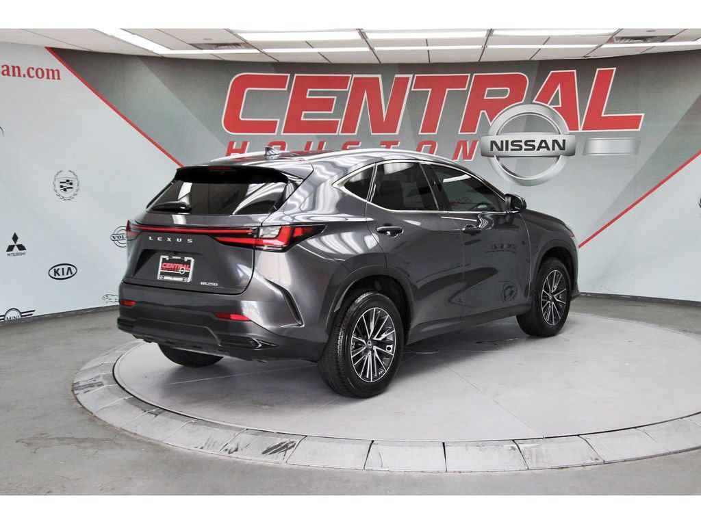 Used 2025 Lexus NX 250 FWD w/ Towing Package (2000 Lbs) image 4
