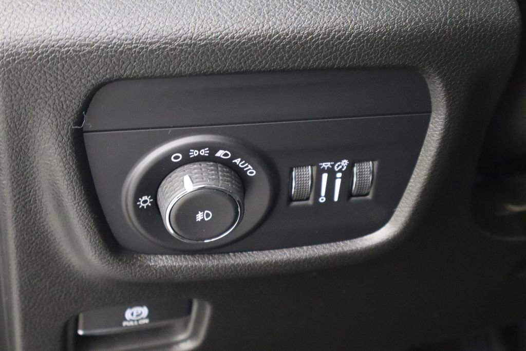 Used 2023 Jeep Grand Cherokee Limited AWD/4WD image 22