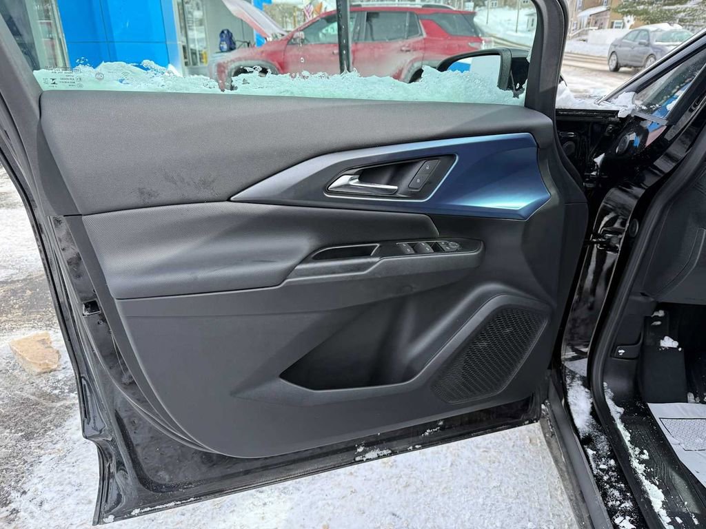 Used 2025 Chevrolet Equinox EV LT w/ Convenience Package image 13