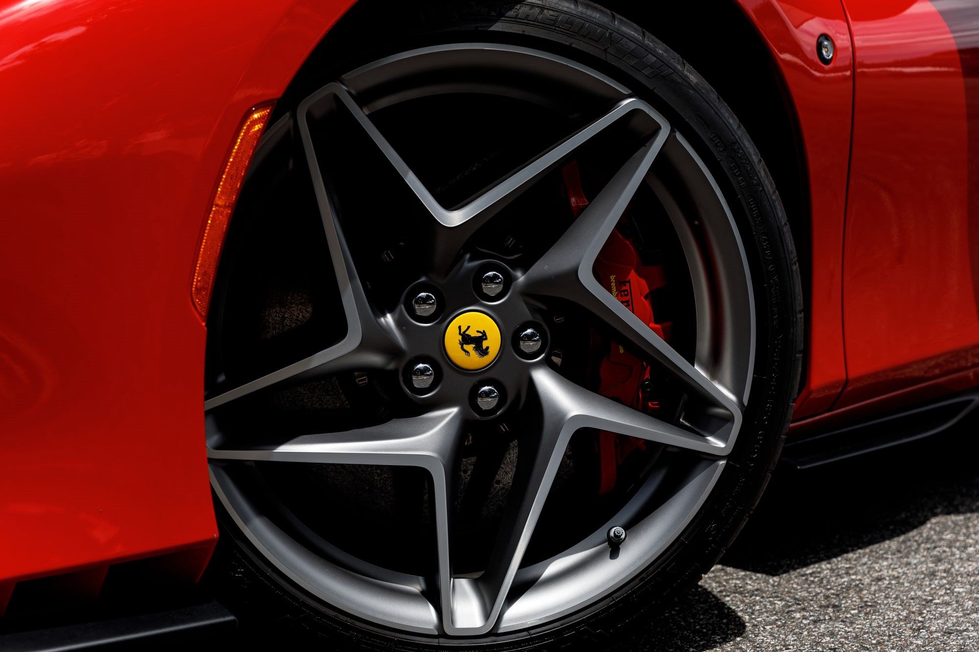 Used 2021 Ferrari F8 Tributo RWD image 40