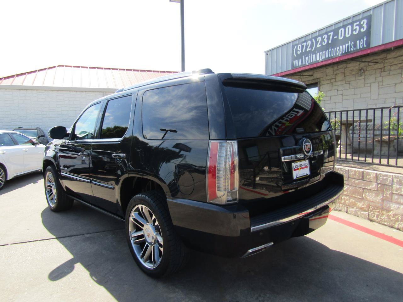 Used 2013 Cadillac Escalade Premium AWD/4WD image 3
