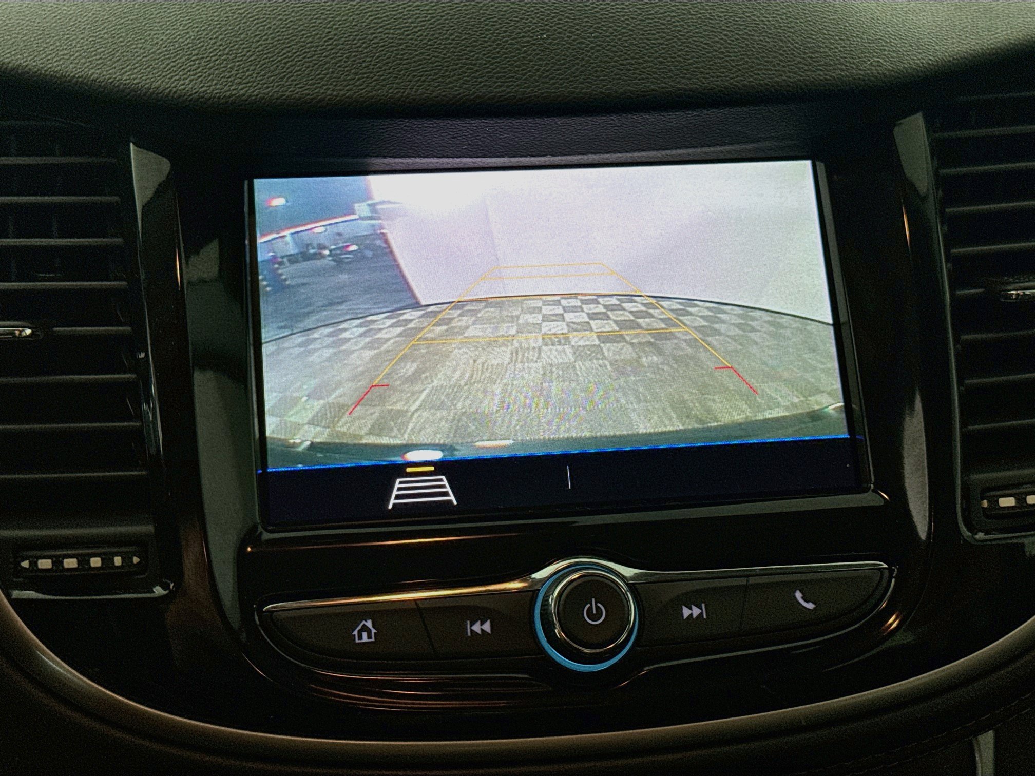 Used 2020 Chevrolet Trax LT FWD image 19
