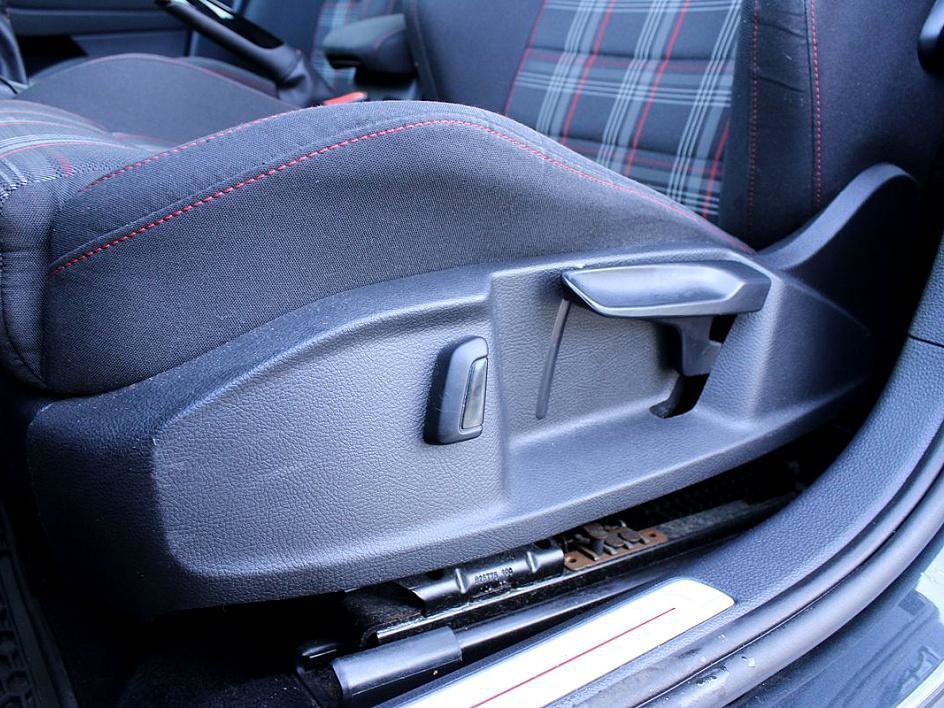 Used 2017 Volkswagen GTI Sport image 9