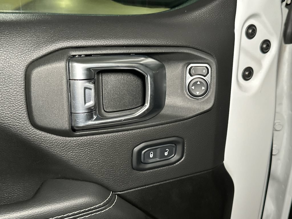 Used 2022 Jeep Wrangler Unlimited Rubicon w/ LED Lighting Group AWD/4WD image 15