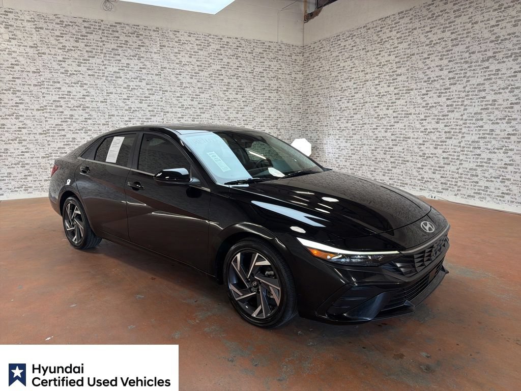 Used 2025 Hyundai Elantra SEL FWD image 1