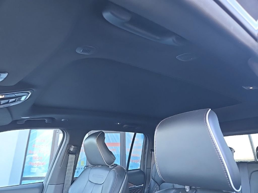 Used 2025 Jeep Grand Cherokee Summit image 40