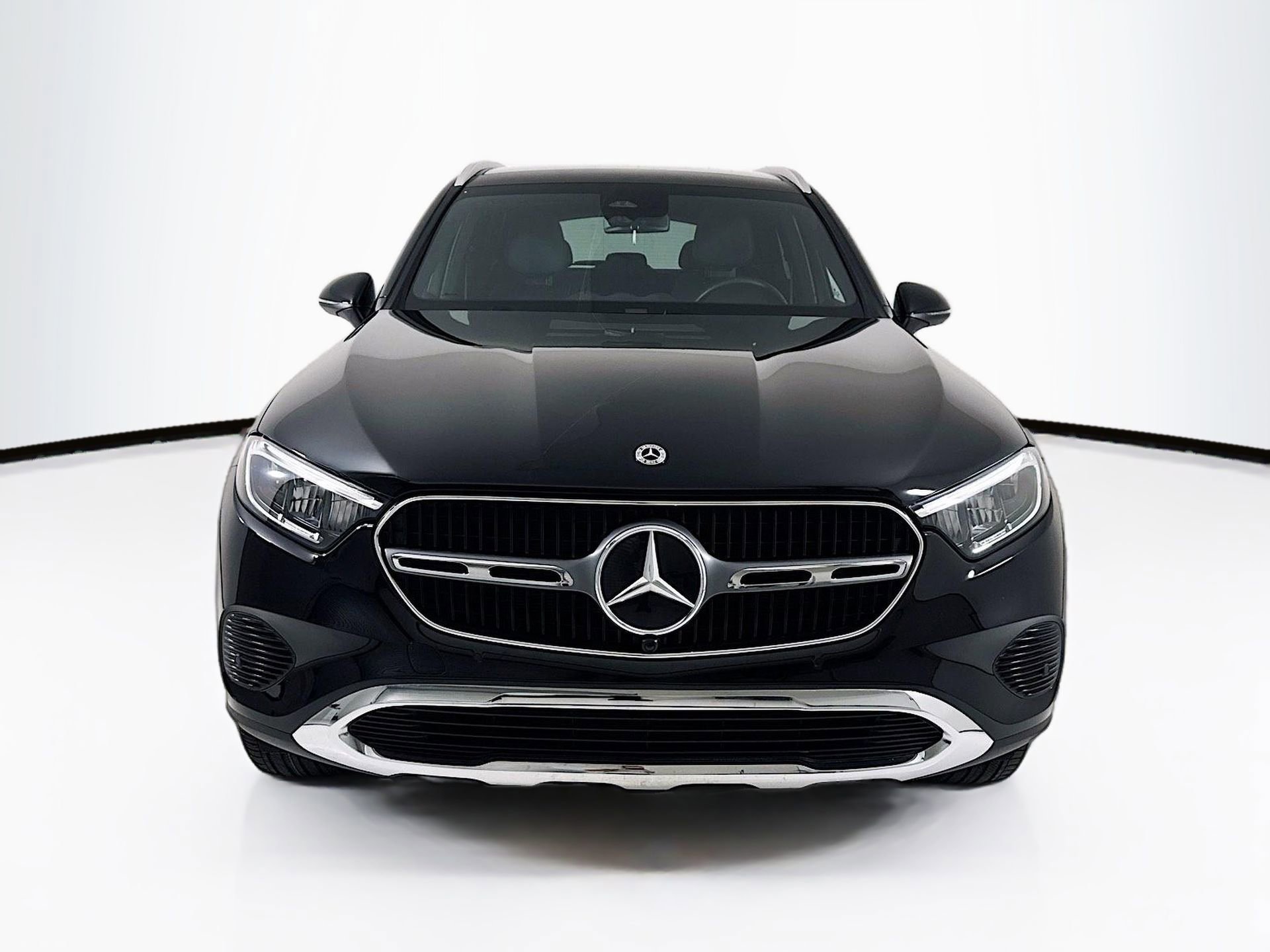 Certified 2025 Mercedes-Benz GLC 300 image 2