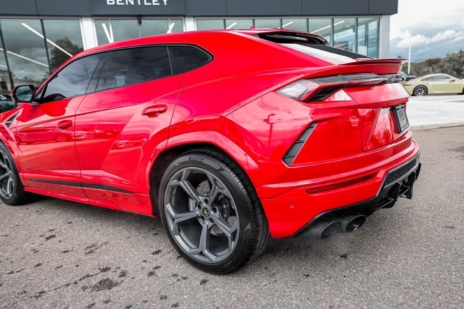 Used 2022 Lamborghini Urus AWD/4WD image 9