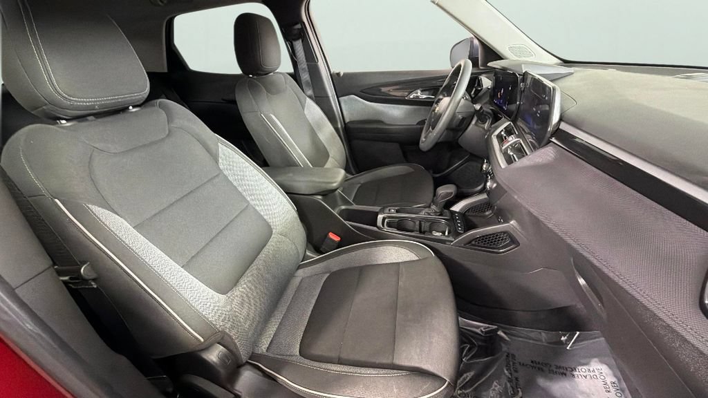 Used 2025 Chevrolet TrailBlazer LS w/ LS Convenience Package FWD image 29
