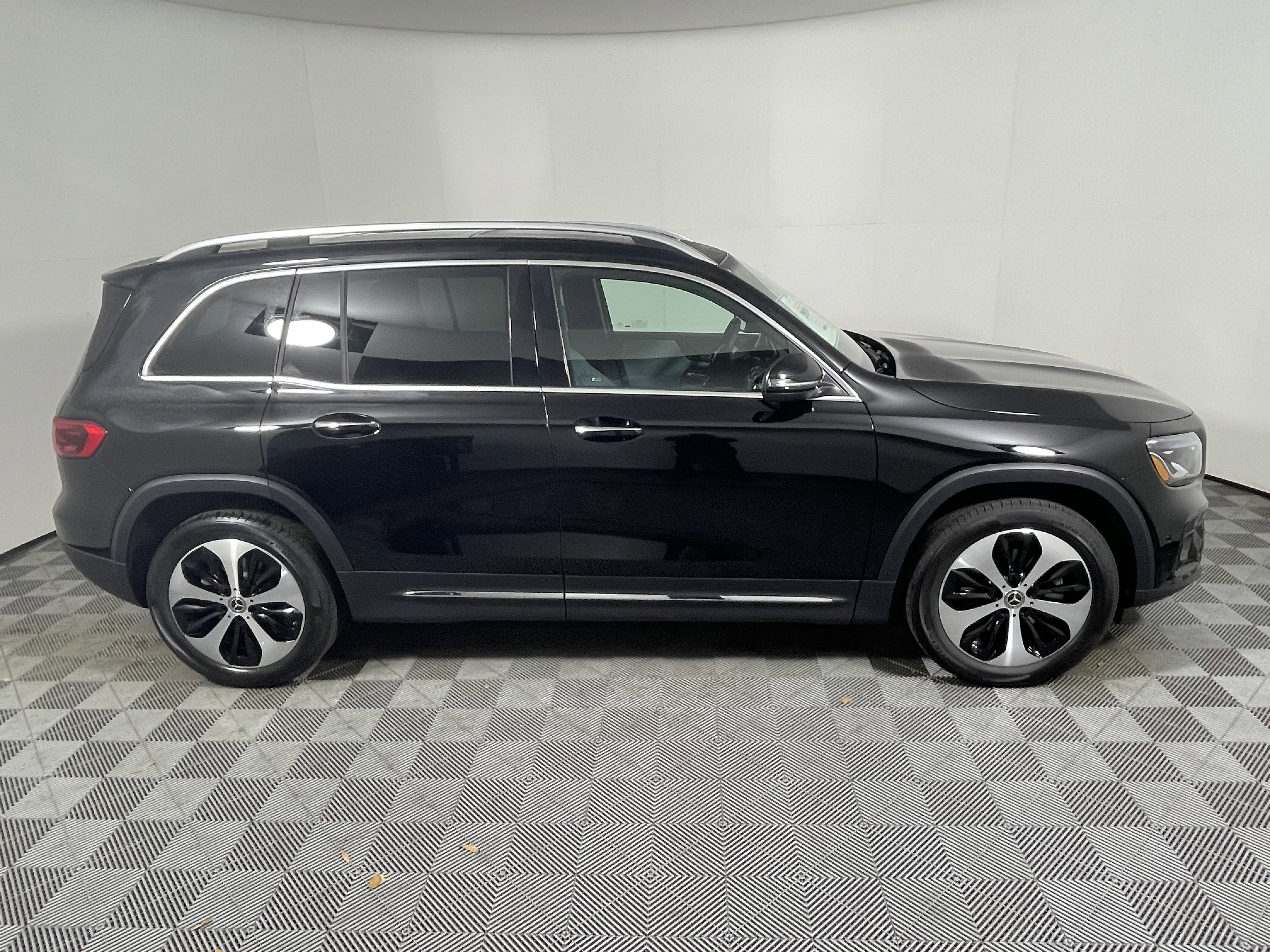 New 2026 Mercedes-Benz GLB 250 image 6
