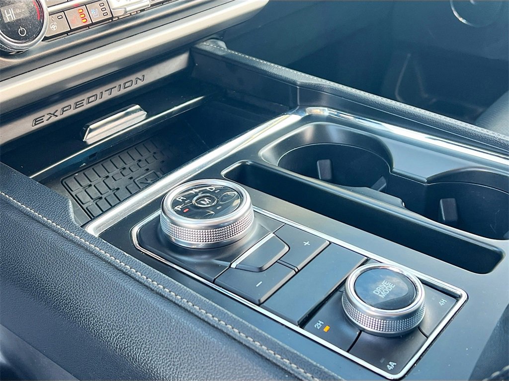 Used 2024 Ford Expedition Max XLT image 17