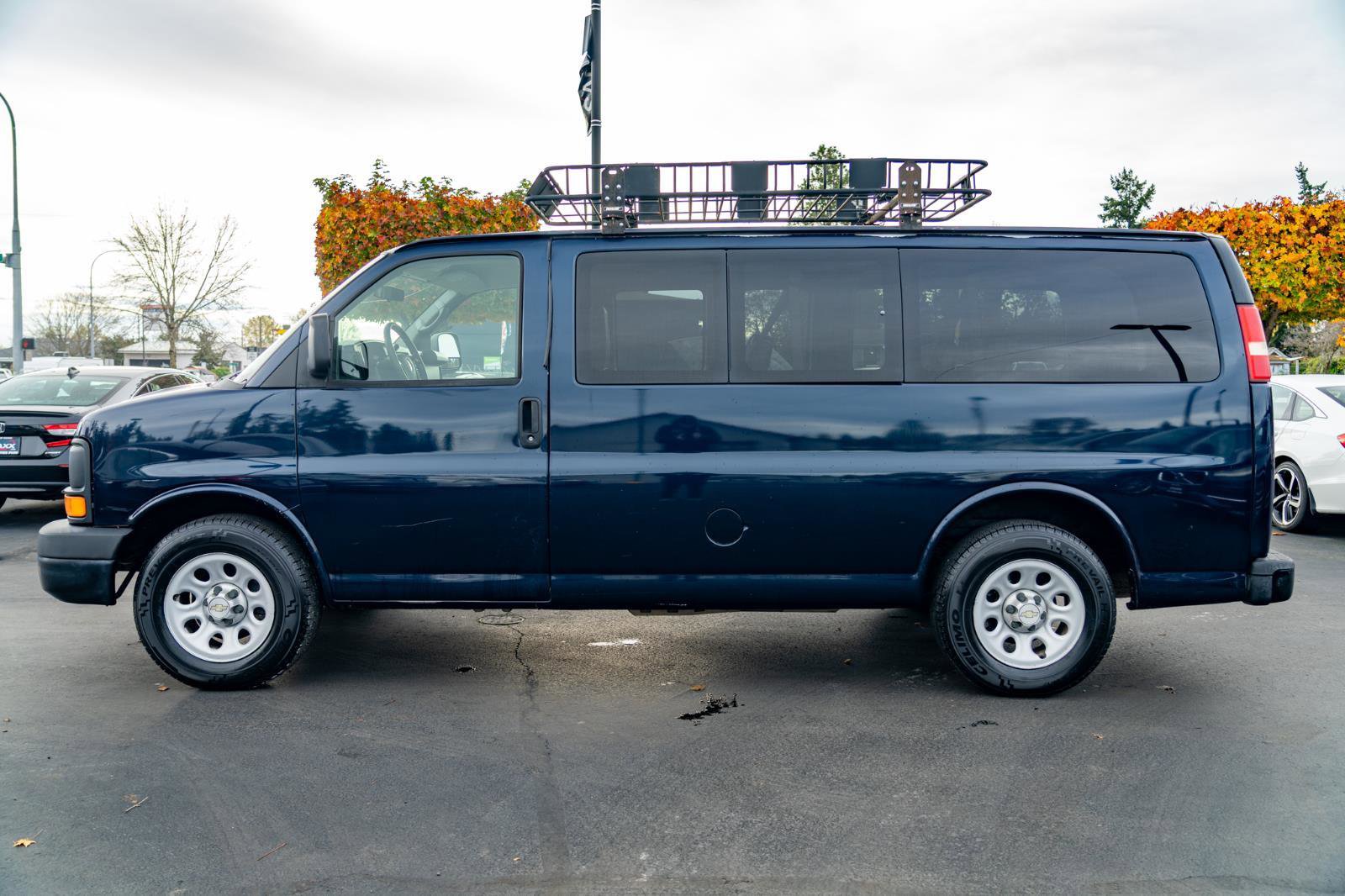 Used 2009 Chevrolet Express 1500 Passenger image 11