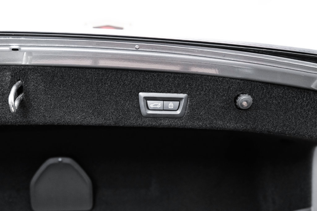 Used 2021 BMW 750i xDrive w/ M Sport Package AWD/4WD image 56