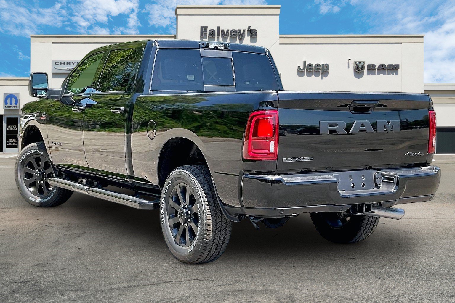 New 2026 RAM 2500 Laramie AWD/4WD image 3