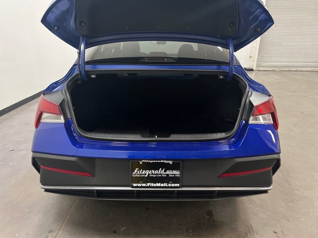 Used 2024 Hyundai Elantra SE image 25
