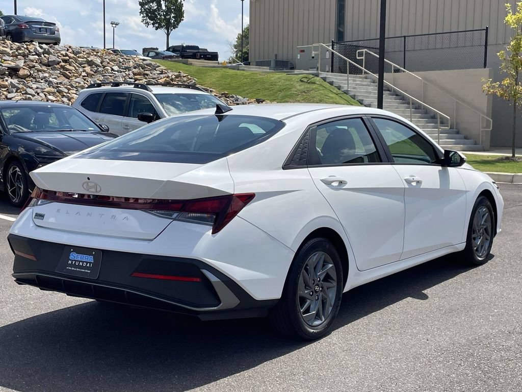 Certified 2024 Hyundai Elantra SEL FWD image 3