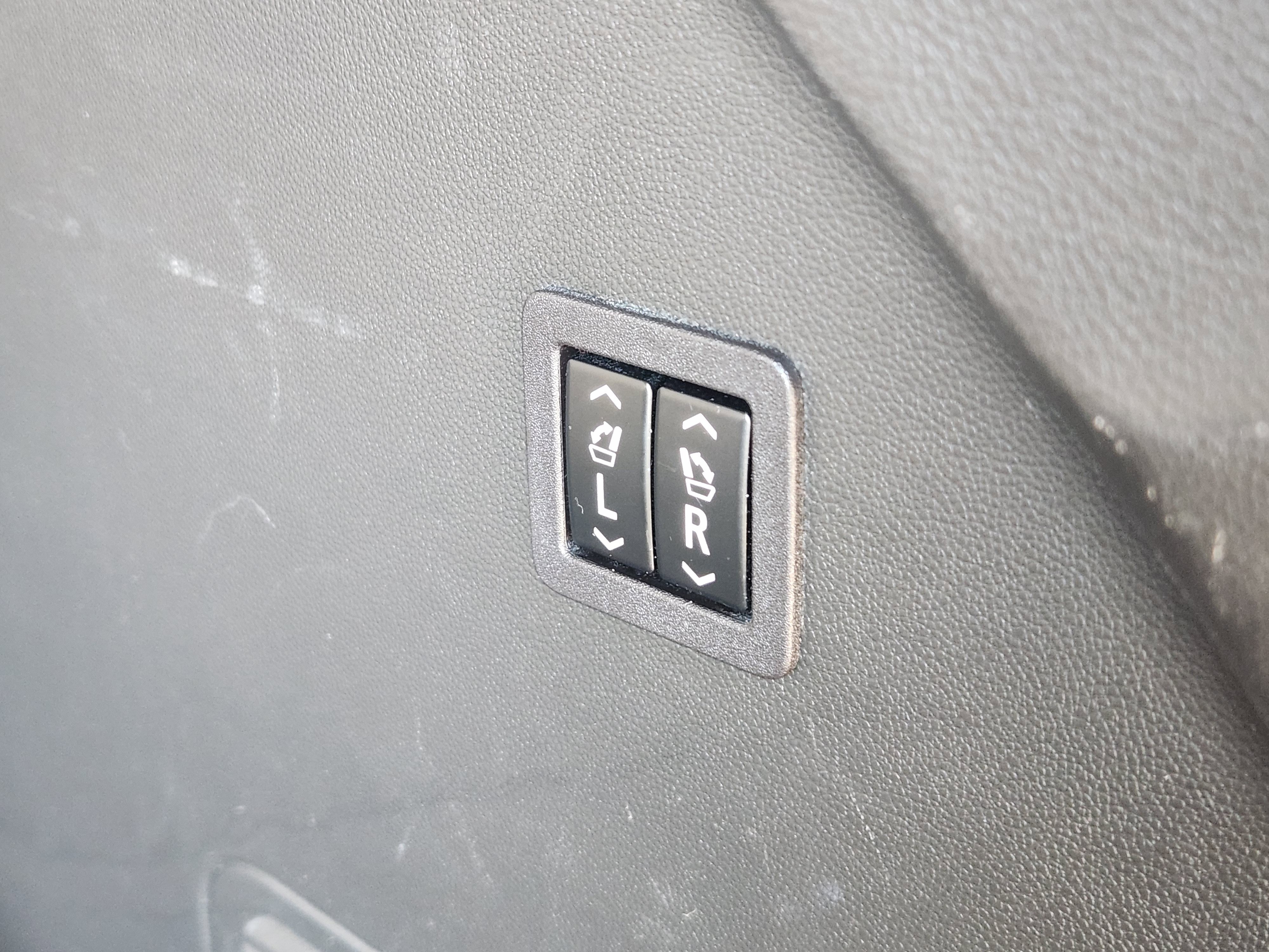 Used 2019 Buick Enclave Avenir w/ Avenir Technology Package image 41