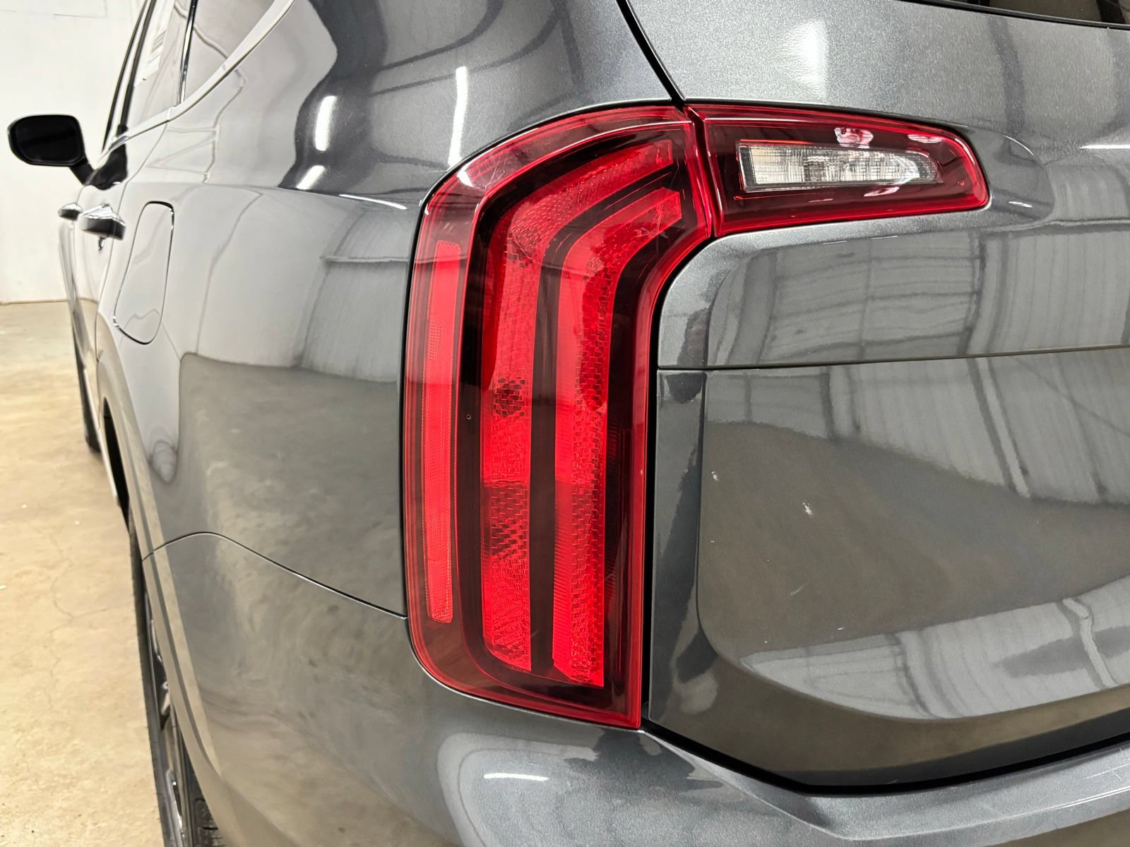 Used 2024 Kia Telluride S w/ S Sunroof Package FWD image 7
