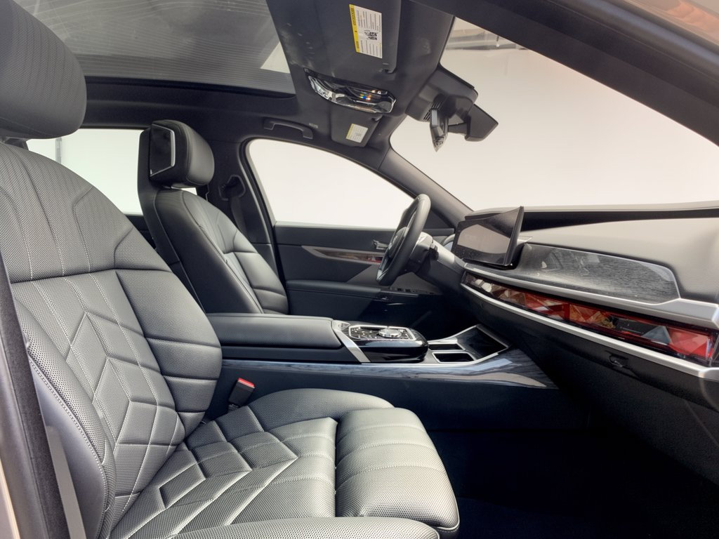 Certified 2023 BMW i7 xDrive60 AWD/4WD image 29