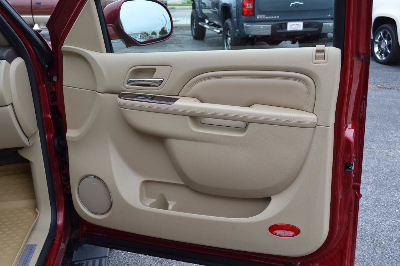 Used 2014 Cadillac Escalade Premium AWD/4WD image 38