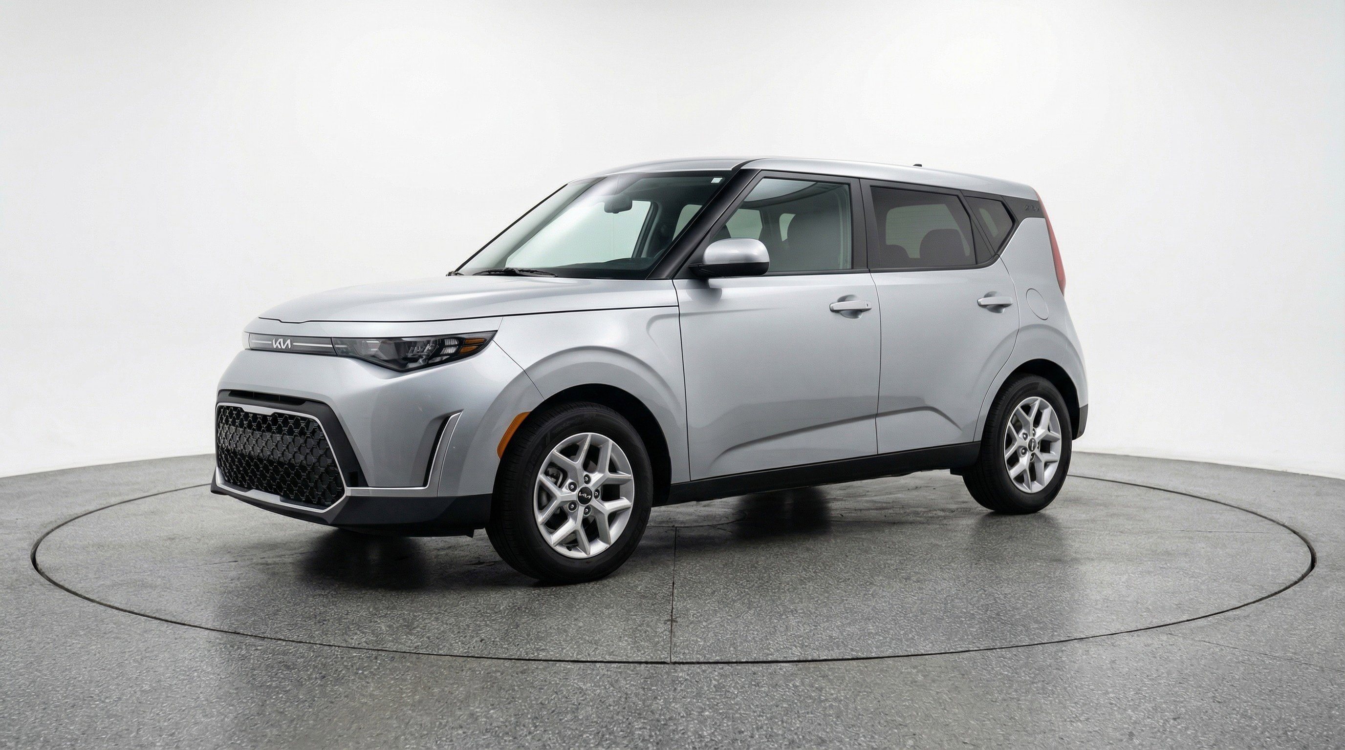 Used 2025 Kia Soul LX w/ LX Technology Package FWD image 3