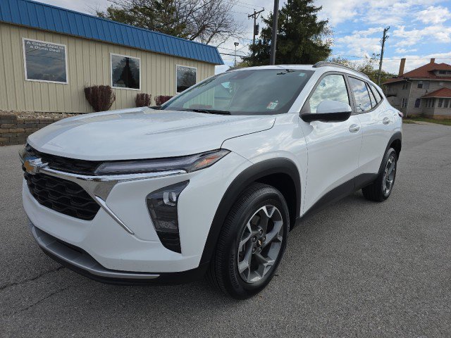 Used 2024 Chevrolet Trax LT w/ Driver Confidence Package image 2