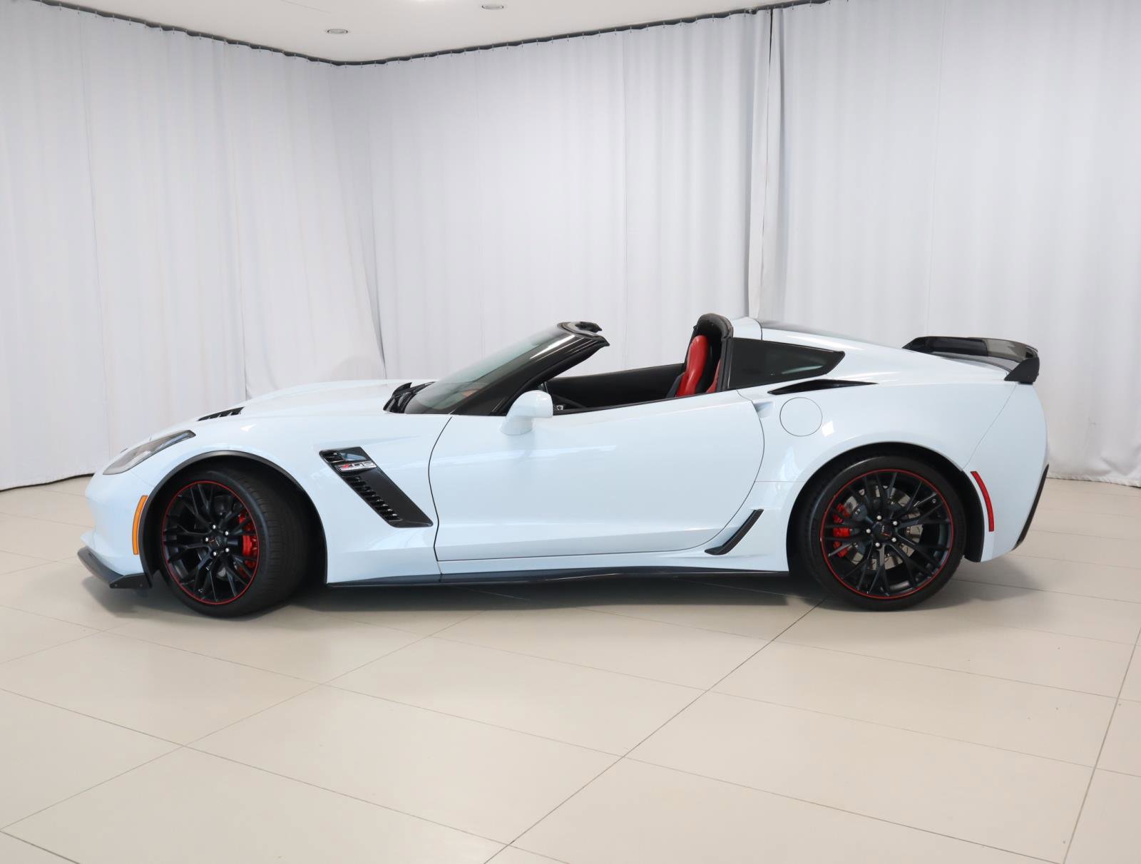 Used 2019 Chevrolet Corvette Z06 RWD image 2