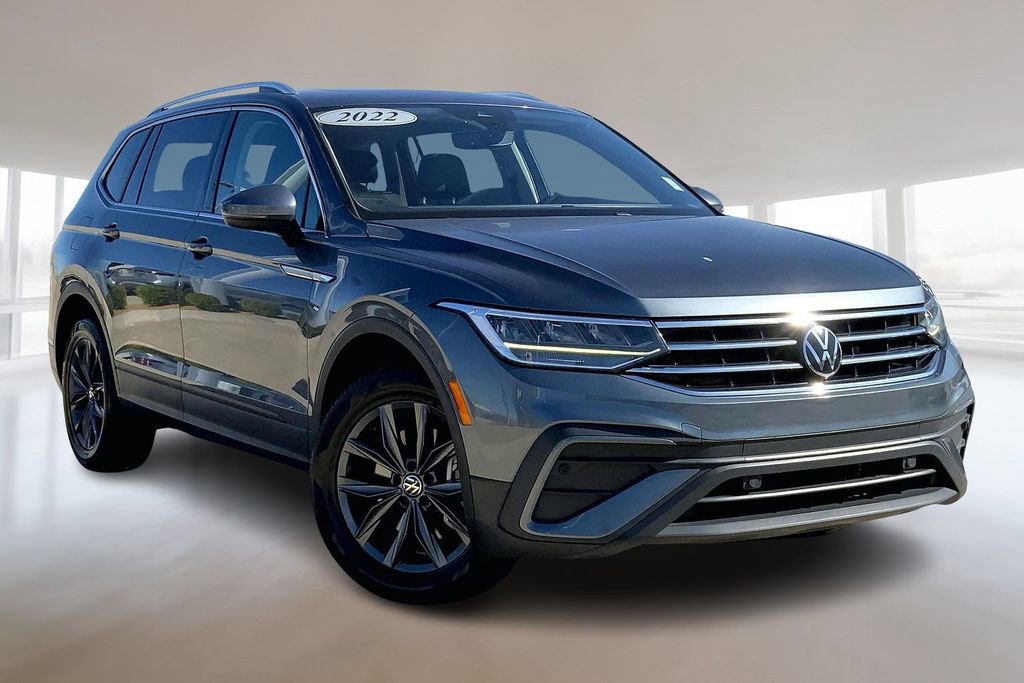 Used 2022 Volkswagen Tiguan SE w/ Panoramic Sunroof Package image 10
