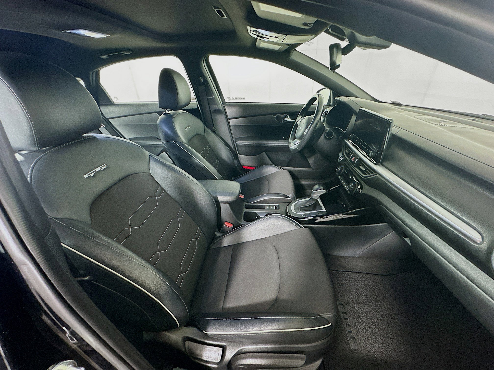 Used 2023 Kia Forte GT-Line w/ GT-Line Premium Package image 31