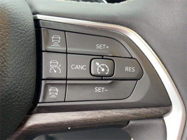 Used 2023 Jeep Grand Cherokee L Limited image 21