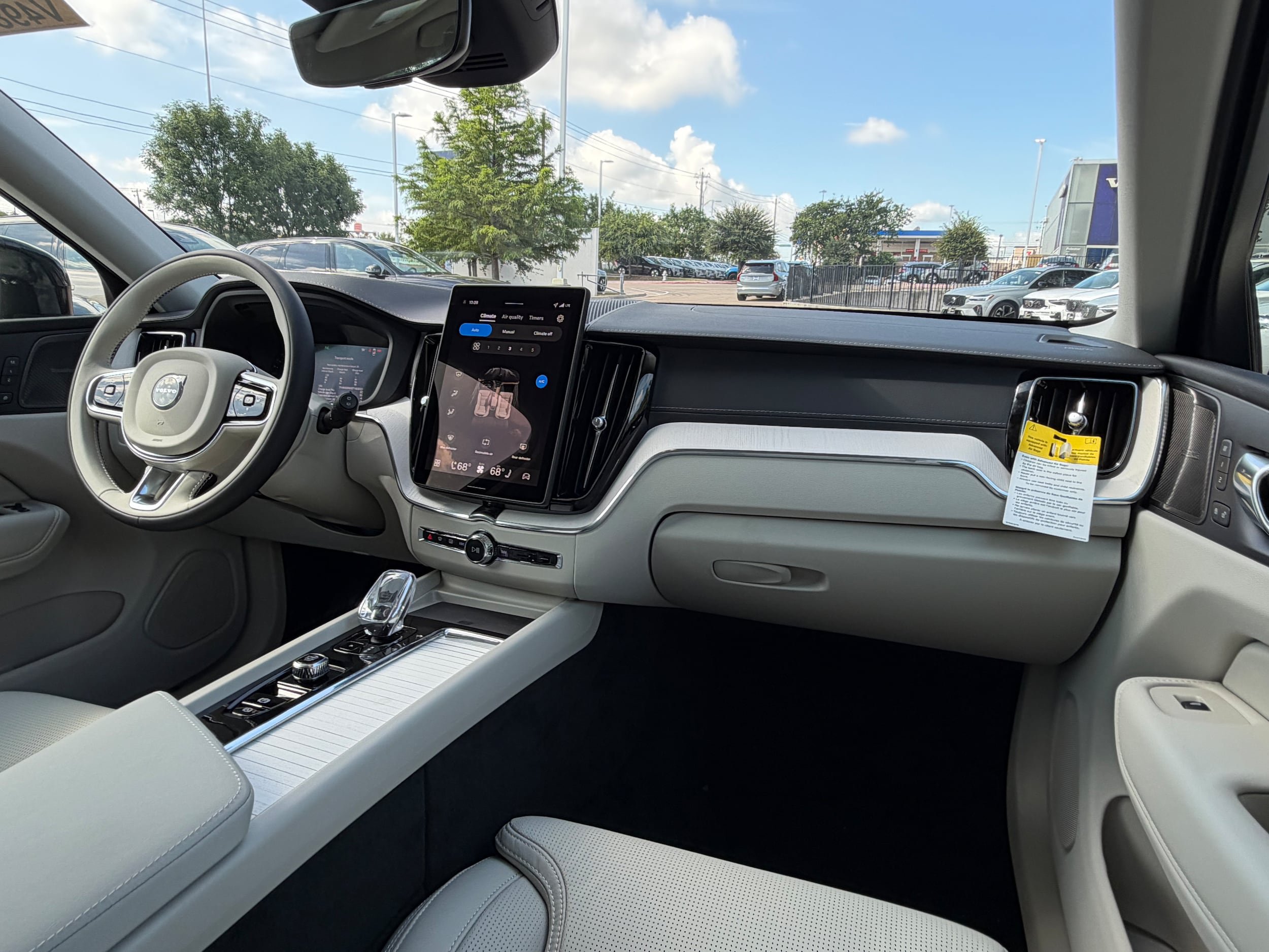 New 2026 Volvo XC60 T8 Ultra w/ Climate Package AWD/4WD image 10