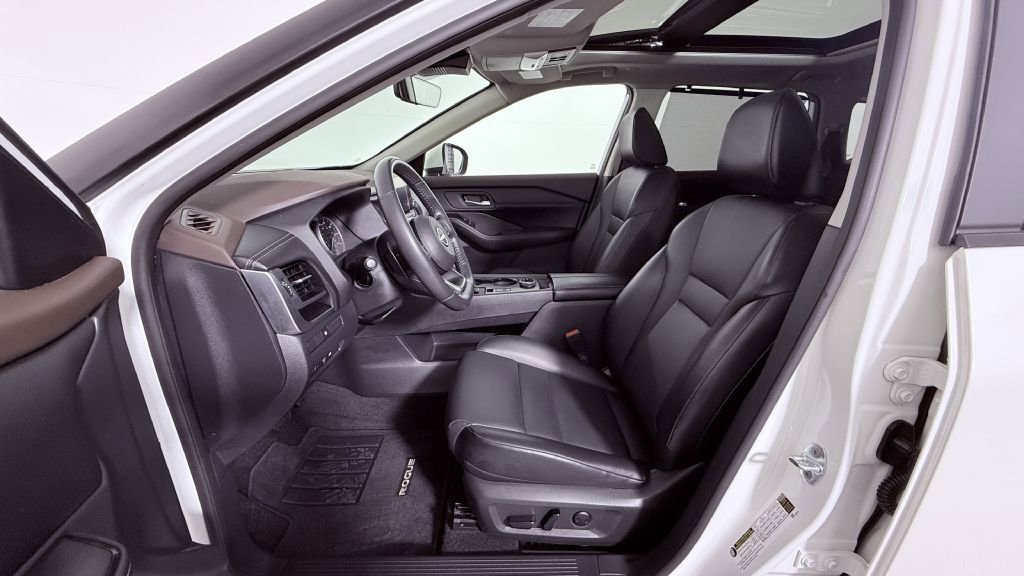 Used 2023 Nissan Rogue SV w/ SV Premium B Package image 8