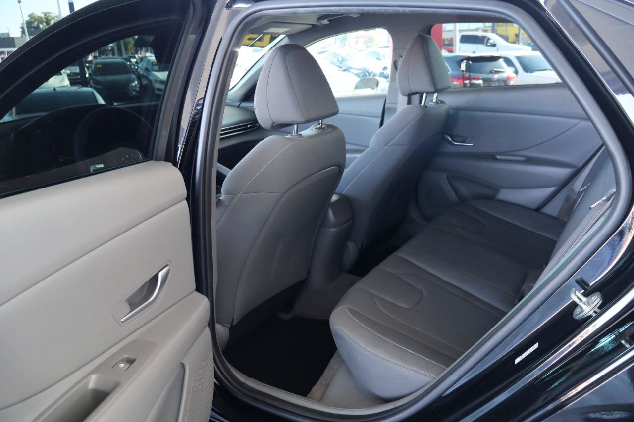 Used 2023 Hyundai Elantra SEL FWD image 28