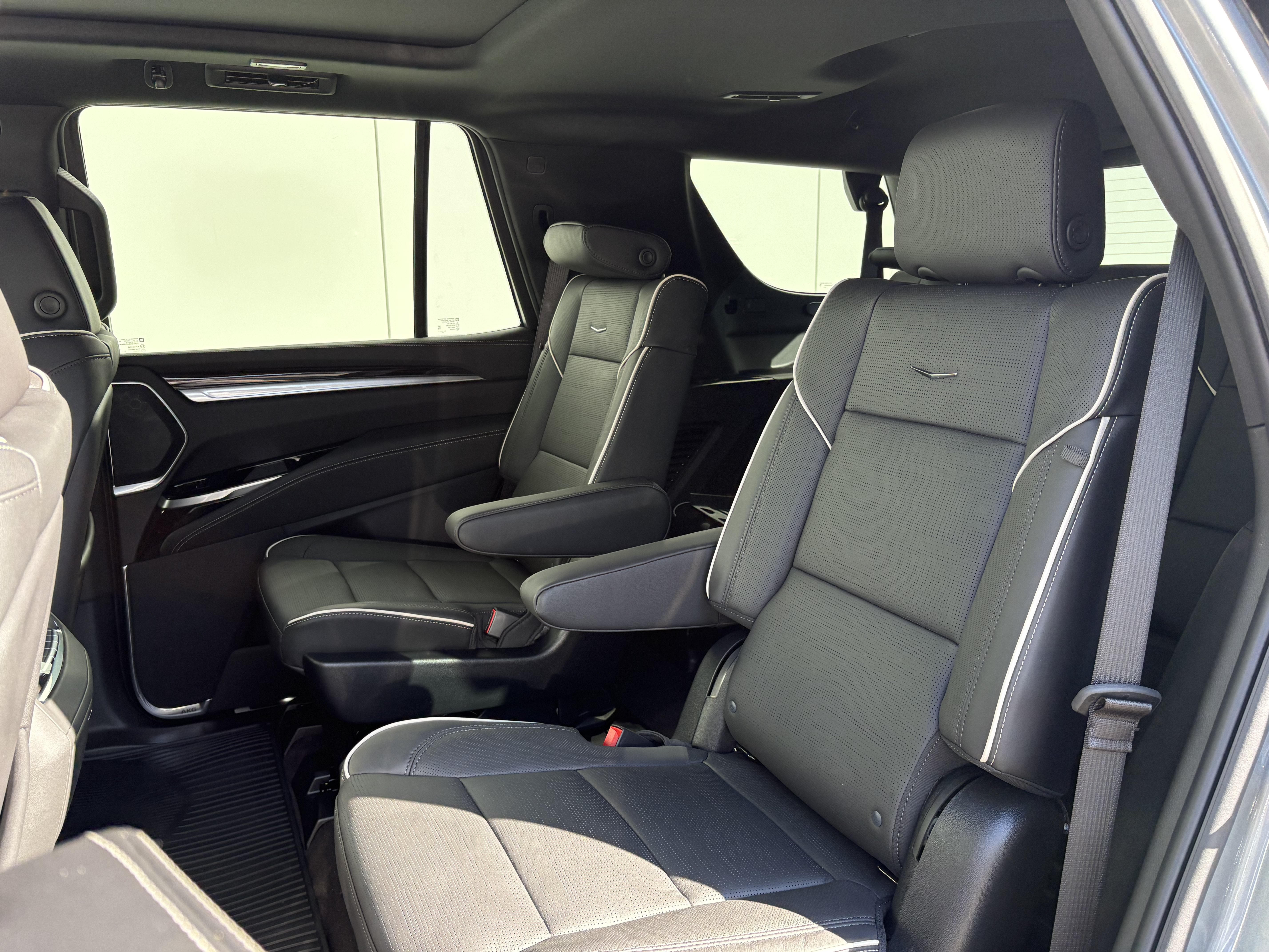 New 2026 Cadillac Escalade Luxury AWD/4WD image 13