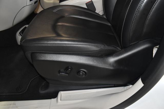 Certified 2024 Chrysler Pacifica Touring-L FWD image 34