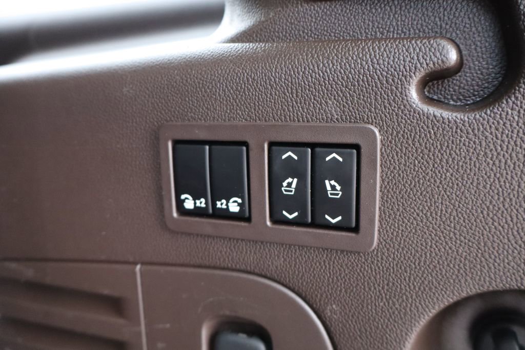 Used 2017 GMC Yukon XL Denali w/ Open Road Package image 40