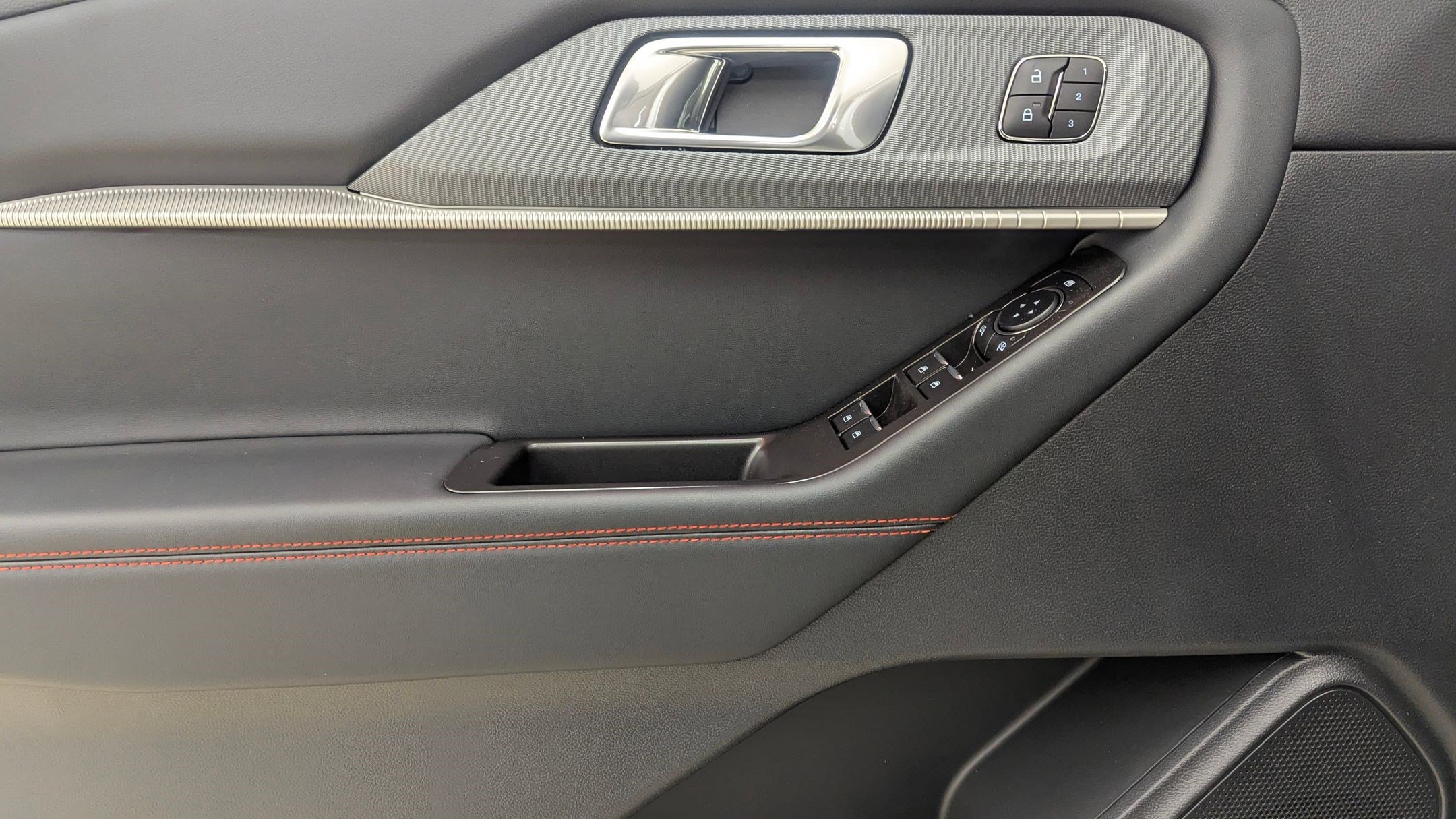 New 2026 Ford Explorer ST-Line w/ ST-Line Street Pack image 13