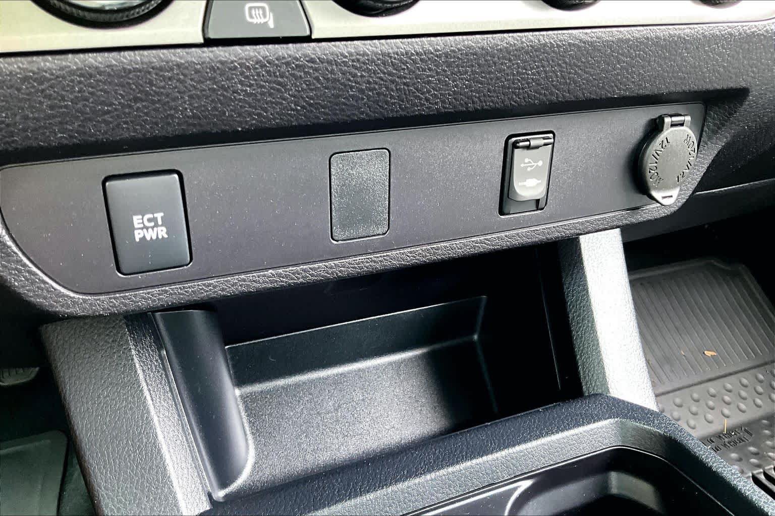 Used 2017 Toyota Tacoma SR5 AWD/4WD image 36