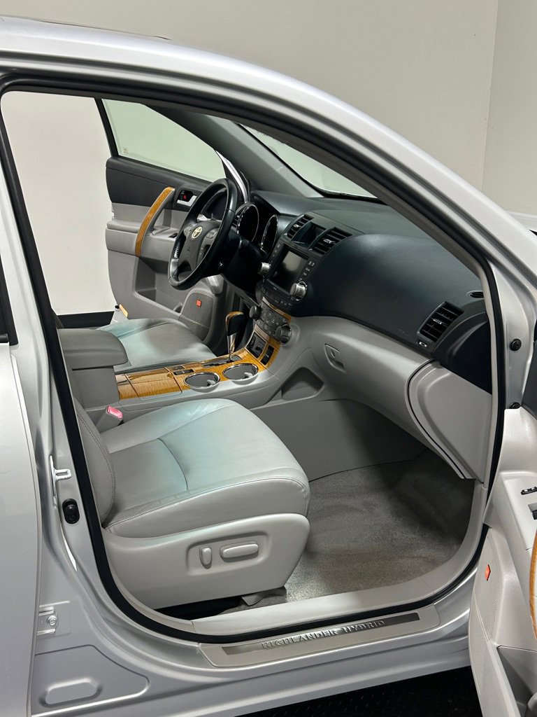 Used 2010 Toyota Highlander Limited image 12