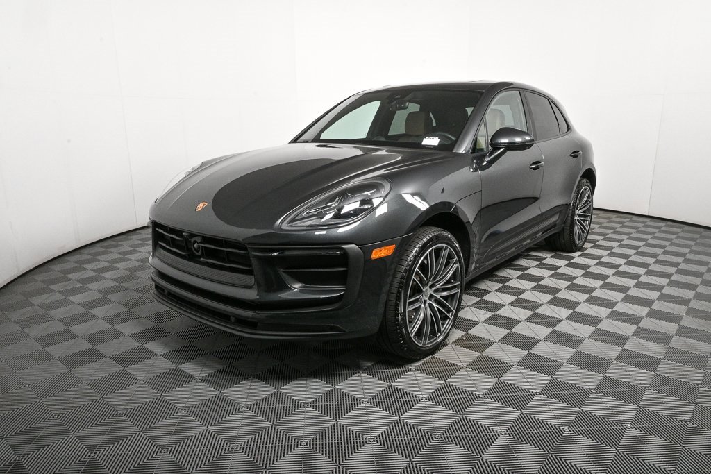 Used 2025 Porsche Macan image 1