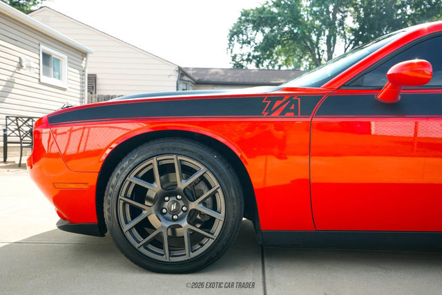 Used 2017 Dodge Challenger R/T w/ Quick Order Package 22P T/A RWD image 4