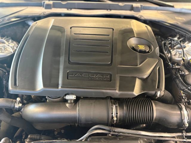 Used 2018 Jaguar XE R-Sport image 34