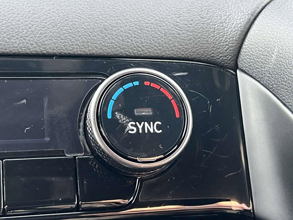 Certified 2025 Hyundai Elantra Sport image 33