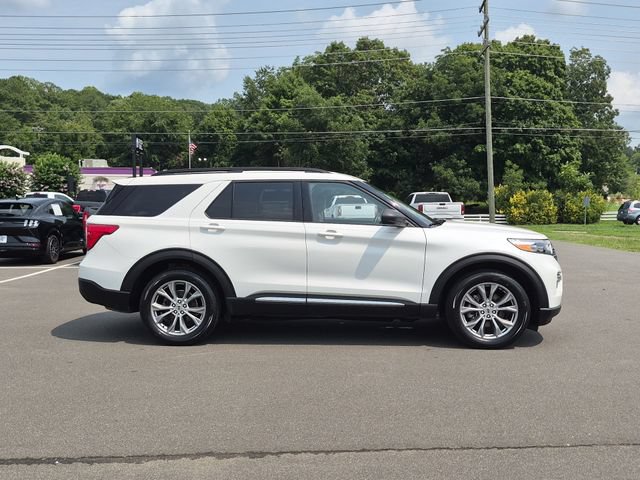Used 2020 Ford Explorer XLT w/ Equipment Group 202A AWD/4WD image 14