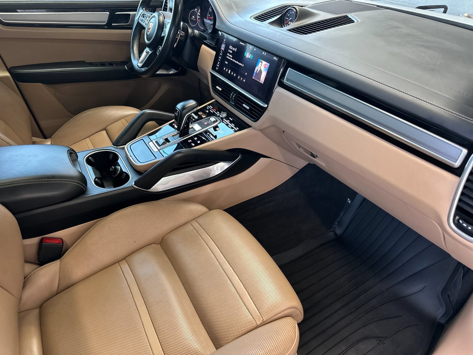 Used 2020 Porsche Cayenne Turbo AWD/4WD image 16