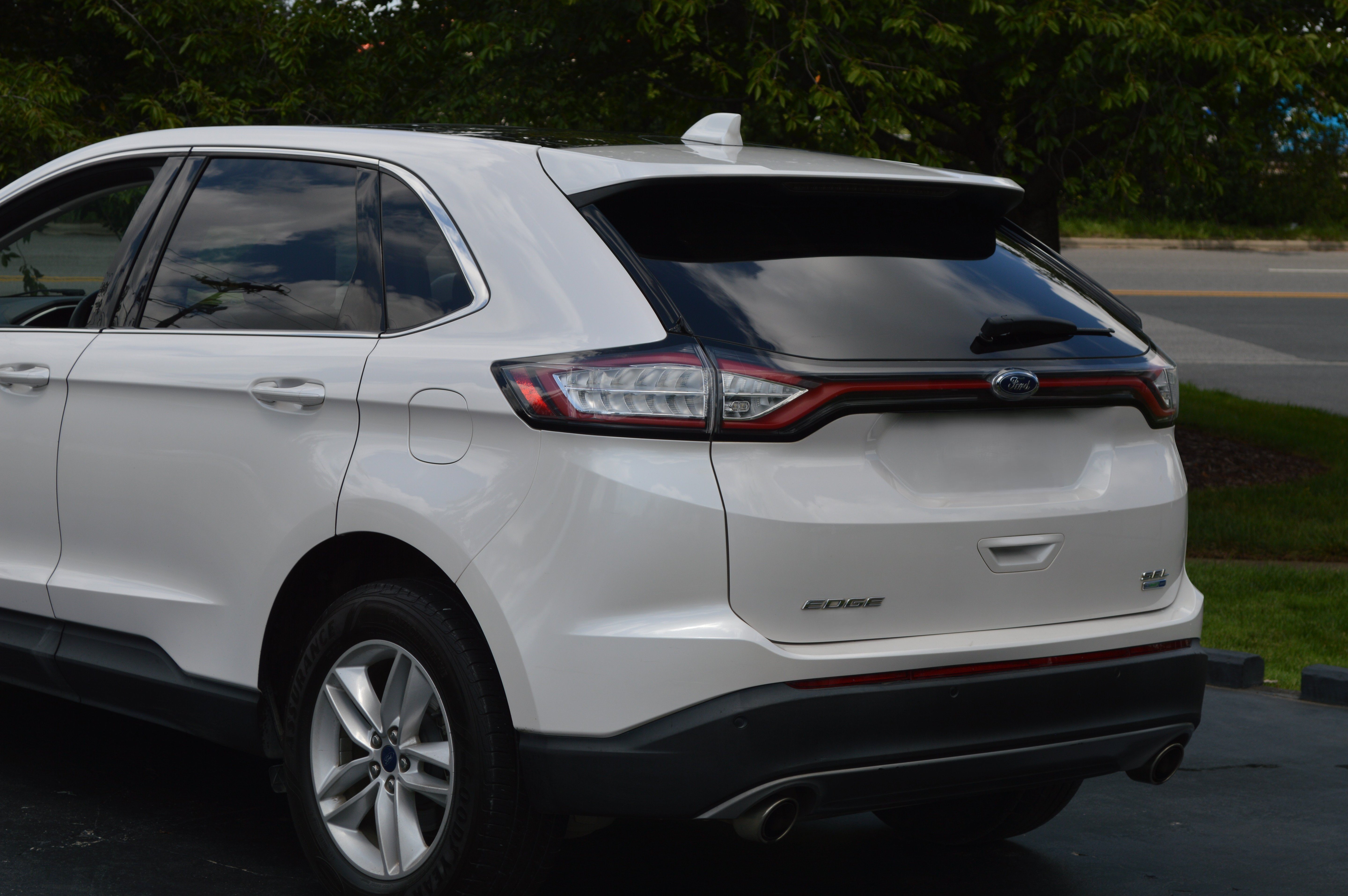 Used 2017 Ford Edge SEL w/ Equipment Group 201A AWD/4WD image 3